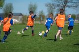 Paasactiviteit voor S.K.N.W.K. JO9-1 en JO7-1 op 2e paasdag (68/141)